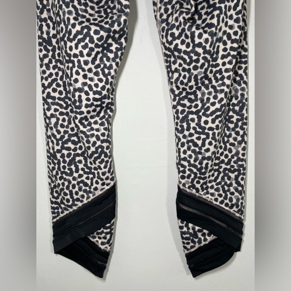 Lululemon High Times Pant Wrap Mesh
Ace Spot Grain Black - Picture 12 of 13